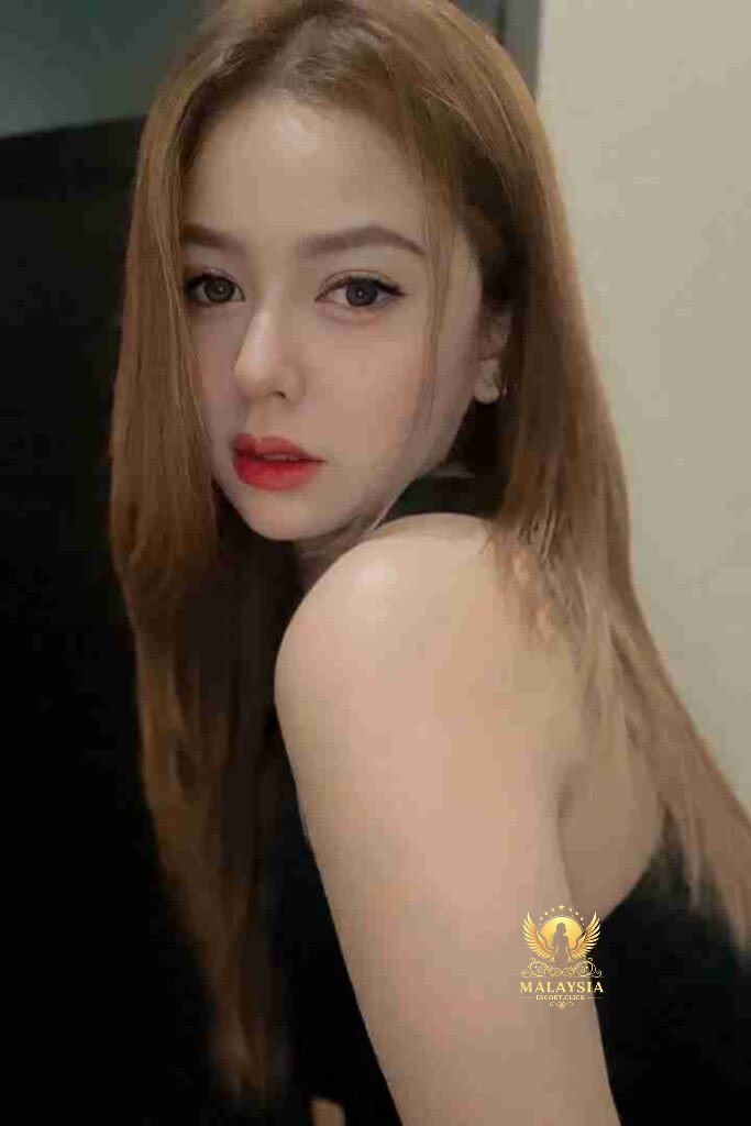 Malaysia Escort Girl Selfie of a woman with long black hair wearing a black bra. Sex Service Kuala Lumpur
