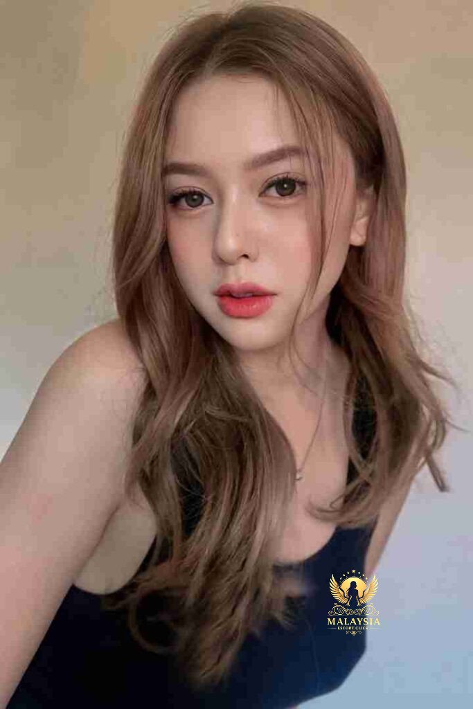 Malaysia Escort Girl Selfie of a woman with long black hair wearing a black bra. Sex Service Kuala Lumpur