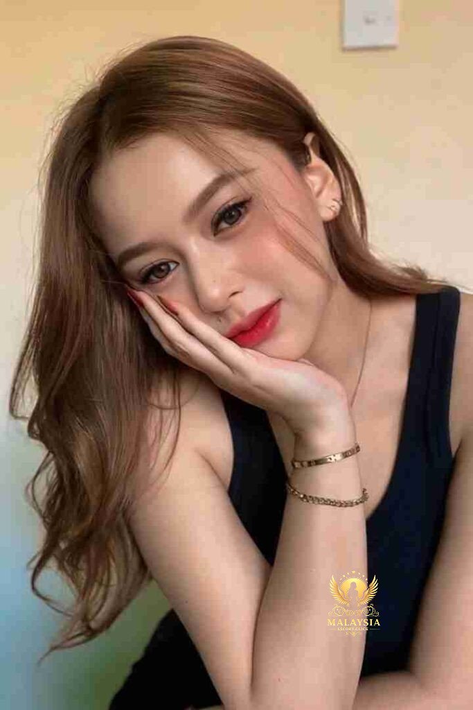 Malaysia Escort Girl Selfie of a woman with long black hair wearing a black bra. Sex Service Kuala Lumpur